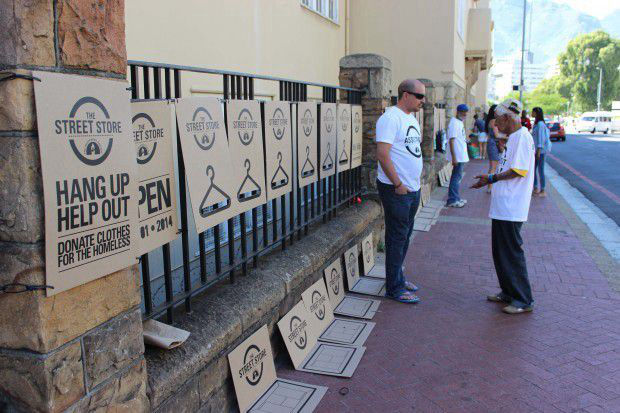 街头捐赠商店,保护受助人尊严(图1) 街头捐赠商店,保护受助人尊严(图1)