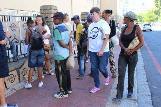 街头捐赠商店,保护受助人尊严(图3) 街头捐赠商店,保护受助人尊严(图3)