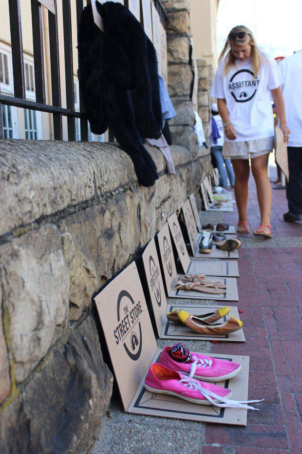 街头捐赠商店,保护受助人尊严(图6) 街头捐赠商店,保护受助人尊严(图6)