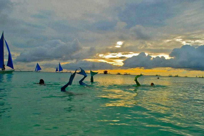 游泳学校教会你如何成为一个美人鱼(图5) 游泳学校教会你如何成为一个美人鱼(图5)