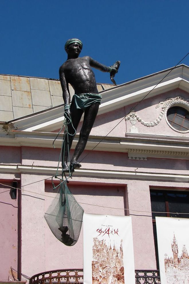 17个形态怪异的雕塑(图3) 17个形态怪异的雕塑(图3)